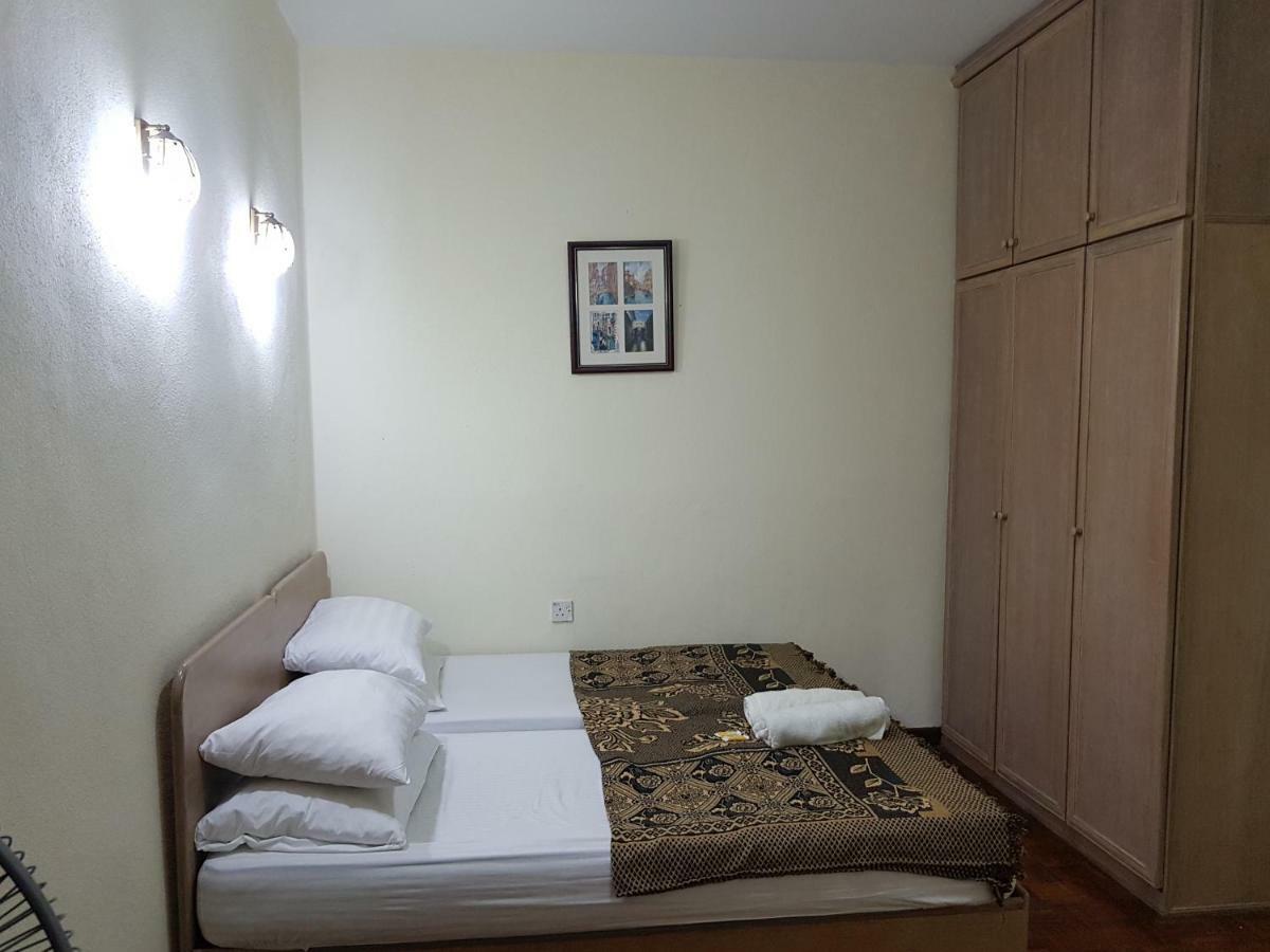 Home Stay Bayu Emas Appartment, Batu Feringgi Dış mekan fotoğraf
