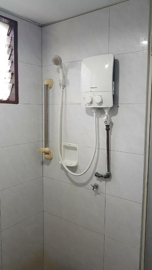 Home Stay Bayu Emas Appartment, Batu Feringgi Dış mekan fotoğraf