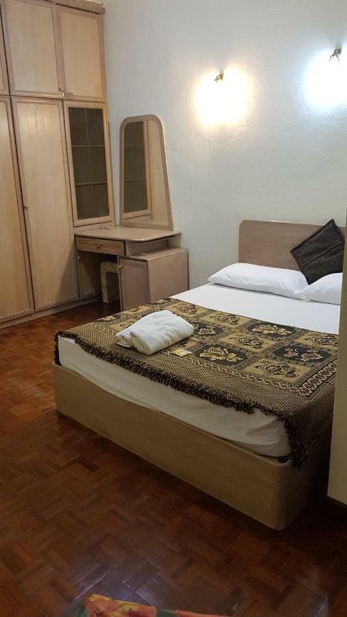 Home Stay Bayu Emas Appartment, Batu Feringgi Dış mekan fotoğraf