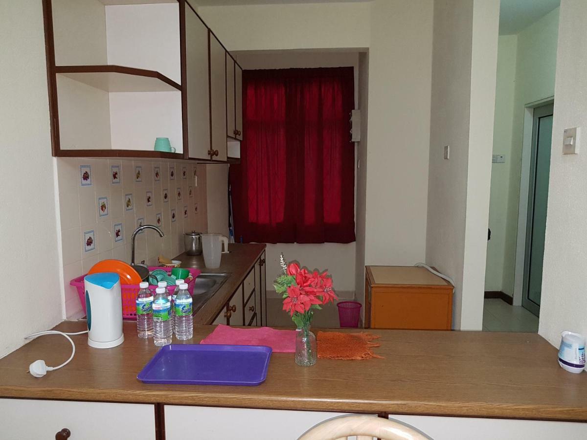 Home Stay Bayu Emas Appartment, Batu Feringgi Dış mekan fotoğraf